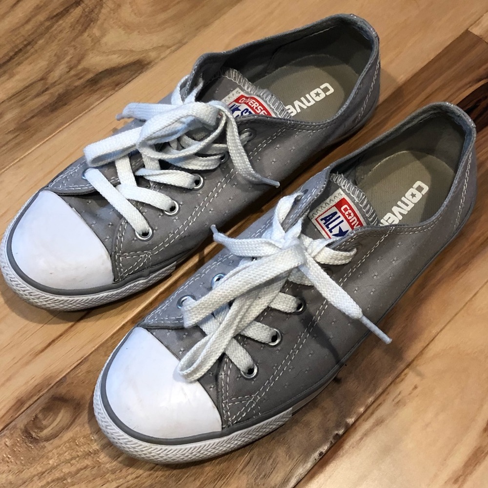 Low top gray textured Converse